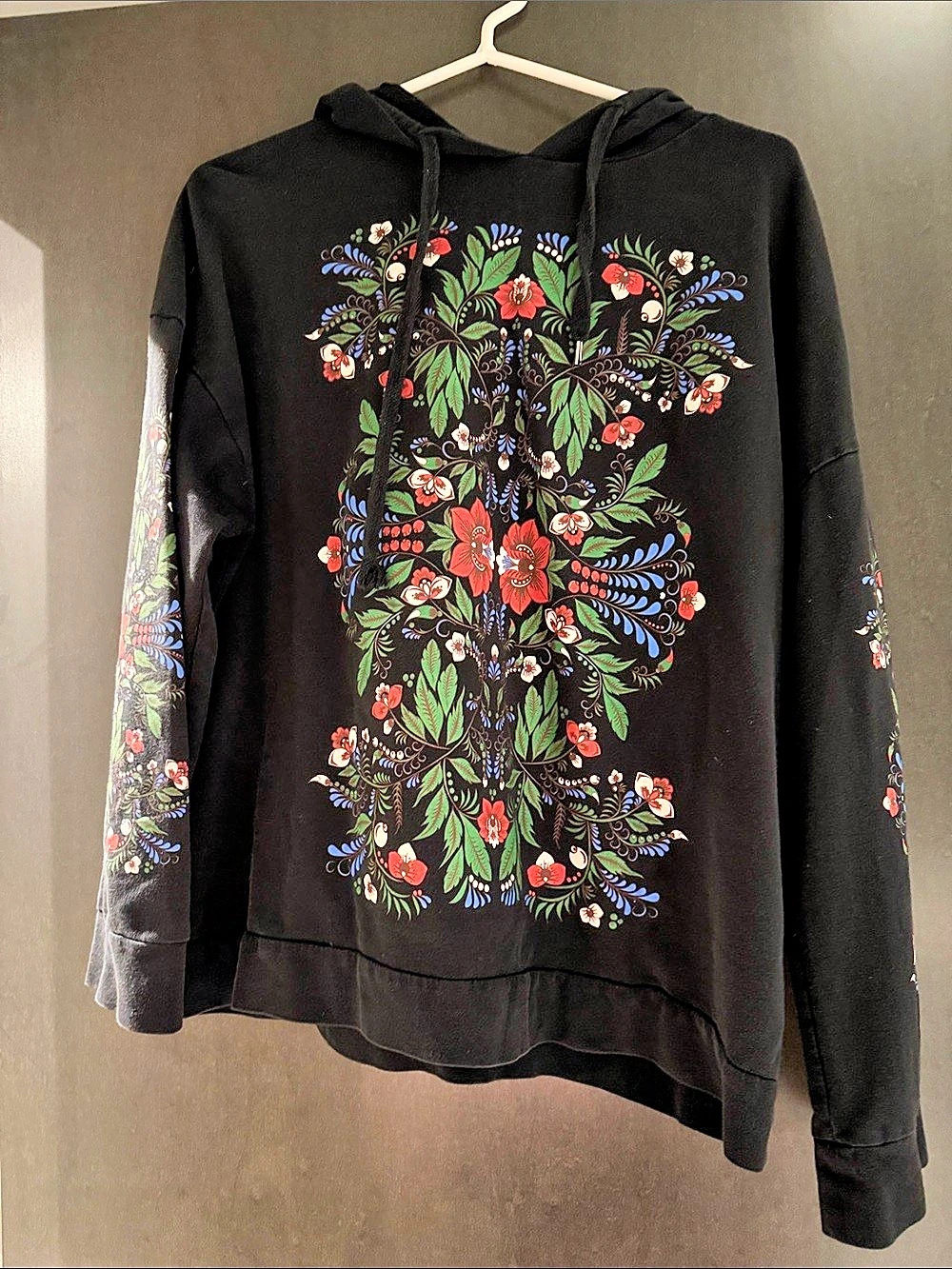 Zara Trafaluc Floral Graphic Hoodie Size Medium Like New